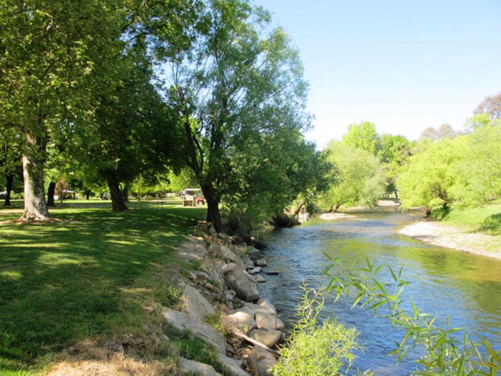 Colac Colac Caravan Park Corryong Екстериор снимка